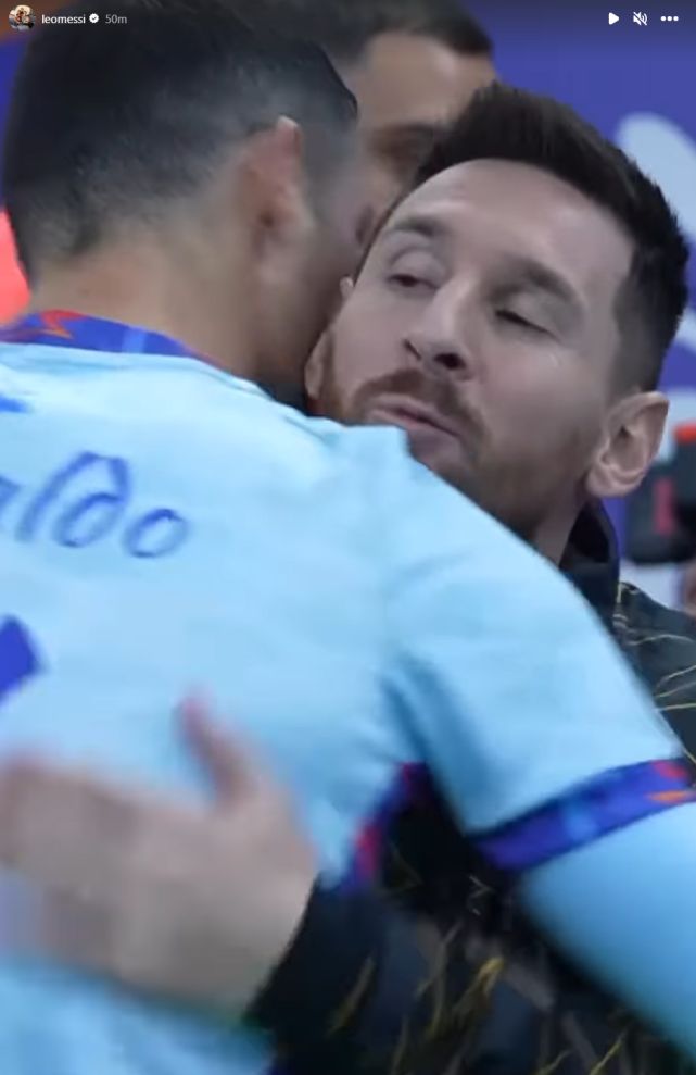 中国女足2-3苏格兰女足，张琳艳、吴澄舒互相传射，豪厄特吊射双响（中国女足2比3负于苏格兰，张琳艳与吴澄舒互相传射，豪厄特挑射梅开二度）