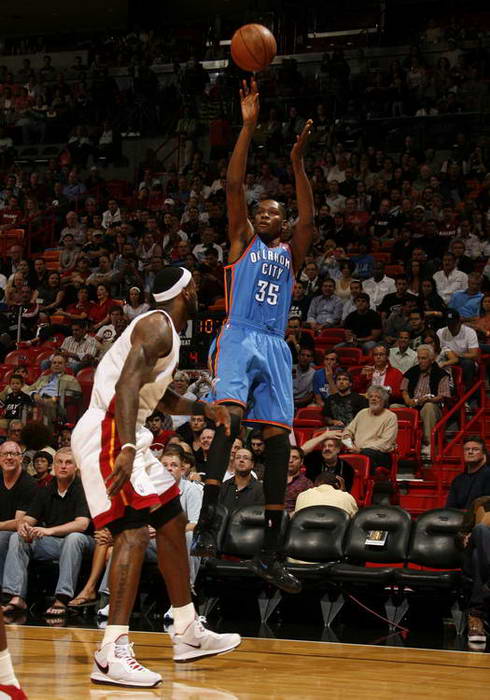 都体：主场不敌莱切后，紫百合高层经历了一晚上的反思与讨论（都体：主场负莱切后，紫百合高层连夜反思商议）