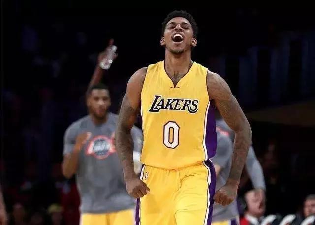 足球欧冠最佳球员票选开启，众星入围（欧冠最佳球员评选启动，群星入围）