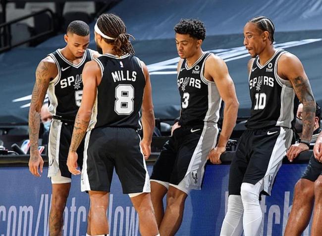 桑巴军团再遇非洲劲旅 巴西摩洛哥C组重逢（桑巴军团C组再逢非洲强敌：巴西再战摩洛哥）