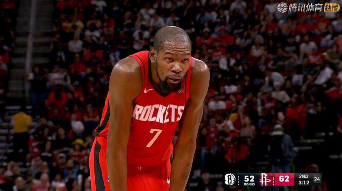 斯帕伊奇庆祝足协杯夺冠：为奖杯感到自豪，更为球队感到骄傲（斯帕伊奇欢庆足协杯封王：奖杯值得自豪，球队更令他骄傲）