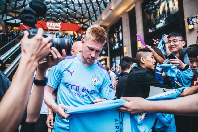 记者：皇马与毕巴赛前管理层将不进行正式会餐，两队关系很好（记者称皇马与毕巴赛前高层不设正式会餐，双方关系依旧良好）