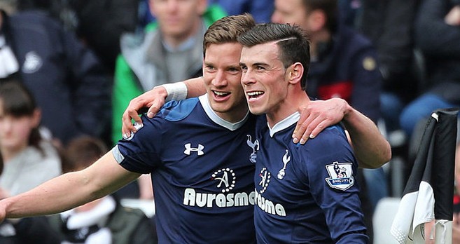 赛前梅州球迷晒多幅Tifo，致敬投资人魏晋平与梅州全体队员