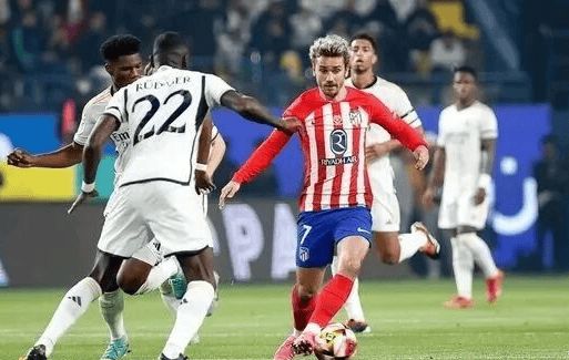 劳塔罗飞铲罗伯逊染黄，国米战利物浦上半场13分钟现争议