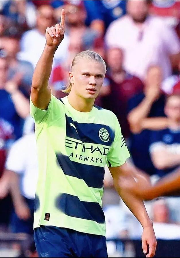 萨拉维亚：姆巴佩会成为历史最佳之一；梅西是独一无二的存在（萨拉维亚：姆巴佩终将跻身历史最佳行列，梅西无可替代）